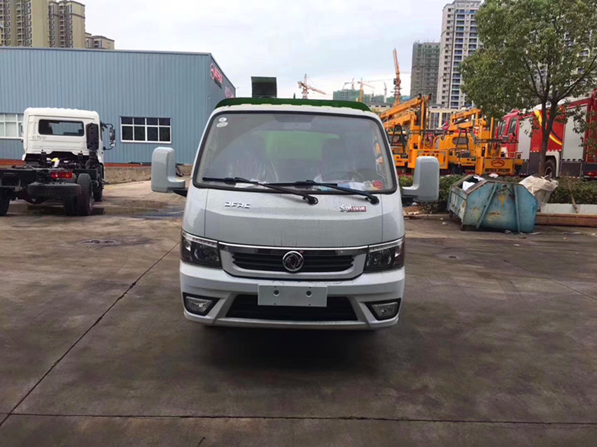 東風(fēng)小型掃路車