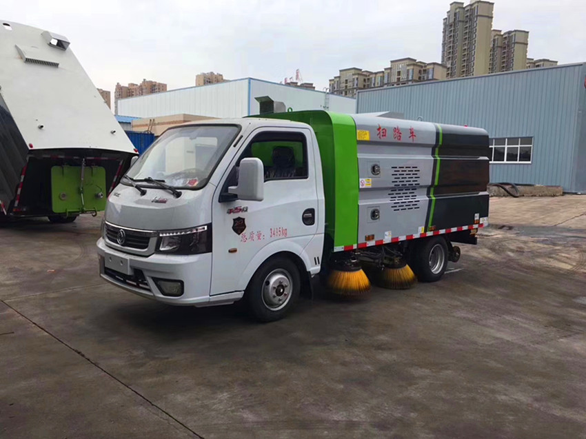 東風(fēng)小型掃路車
