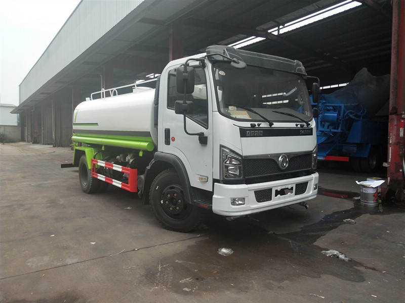 國六朝柴163匹馬力灑水車