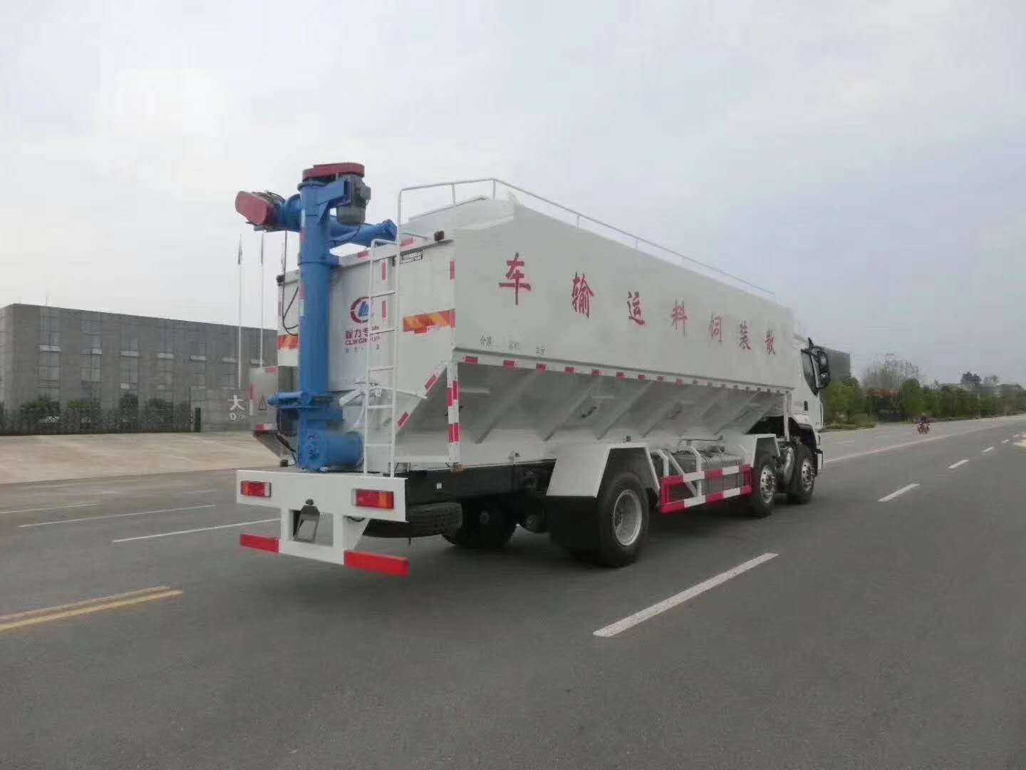 國六柳汽小三軸（30方/15噸）飼料車