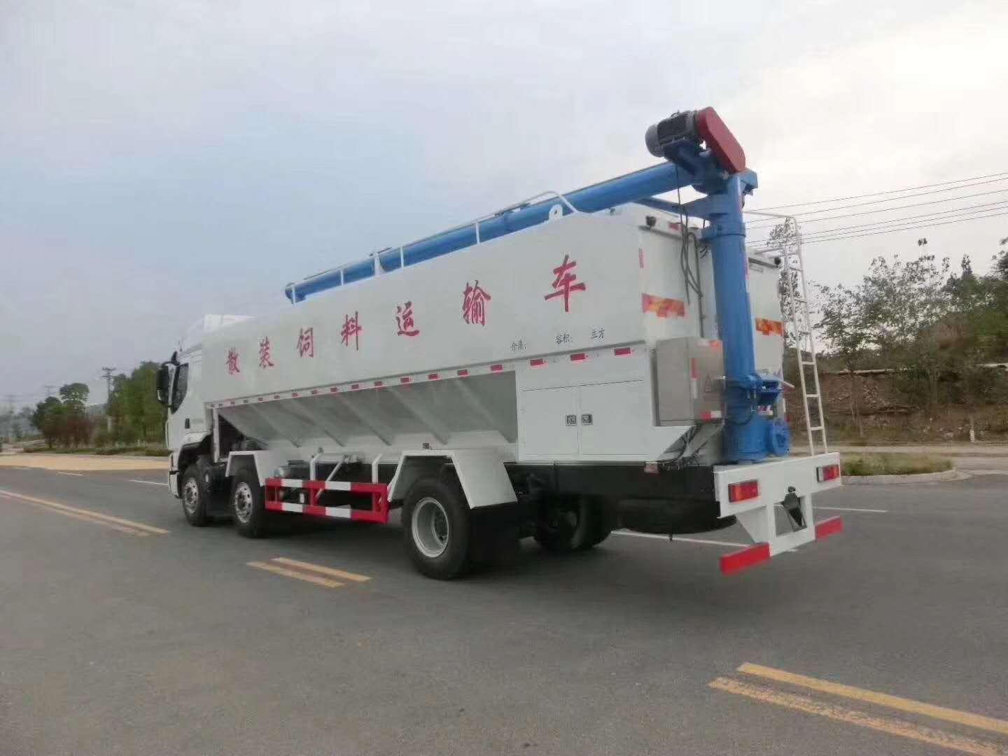 國六柳汽小三軸（30方/15噸）飼料車