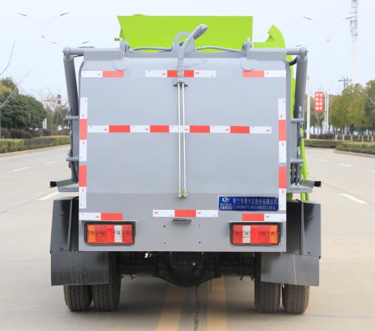 程力威牌CLW5040TCAKL6型餐廚垃圾車