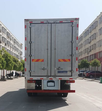 程力威牌CLW5180CCQE6型畜禽運輸車