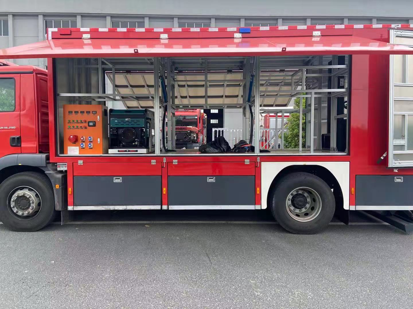 程力威牌CLW5140TXFQC200/M型器材消防車