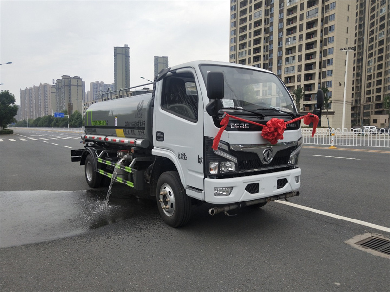 東風(fēng)云內(nèi)126匹馬力灑水車-東風(fēng)5噸灑水車-湖北盈通